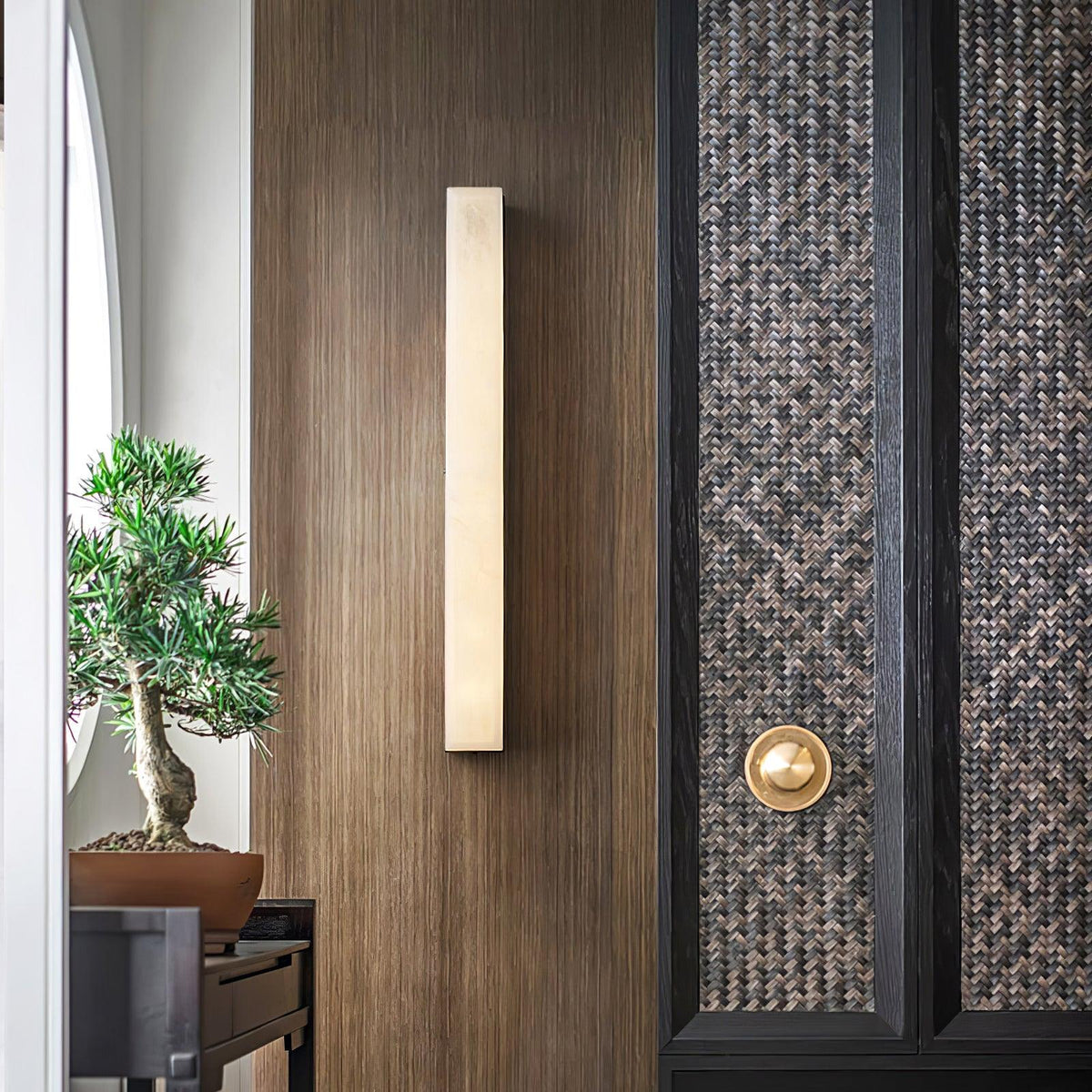 Isen Linear Brass Alabaster Wall Lamp